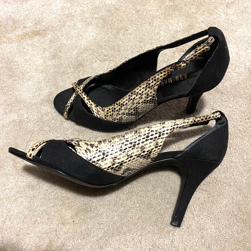 NWT size 9 open toe Phyton embossed leather heels